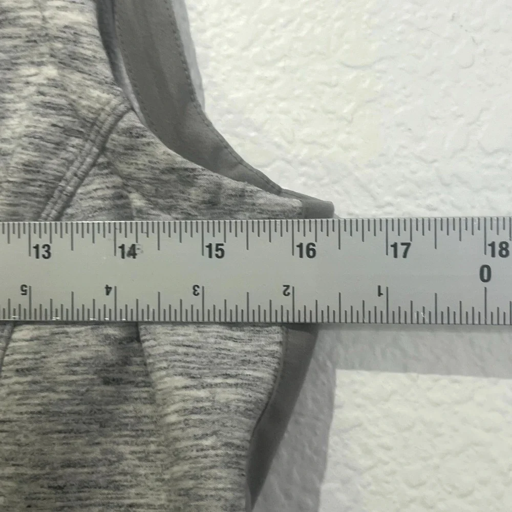 Athleta Stronger Vest‎ Womens Medium Gray Spacedye Stretch Workout Gym Training